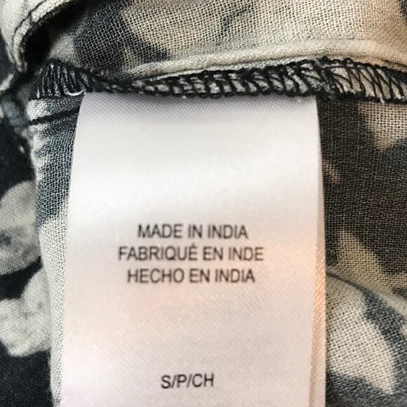 Lucky Brand  Beautiful Black And White Floral Wrap Style Blouse With Ties Size S - Picture 8 of 8